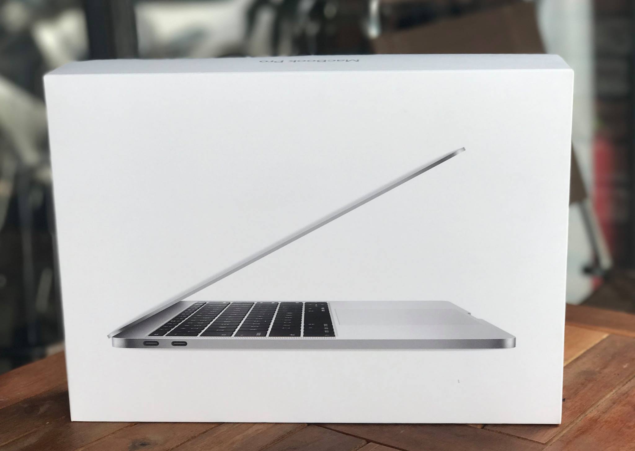 MacBook Pro 13in Touch Bar MPXY2 Silver- Model 2017 Apple Việt Nam